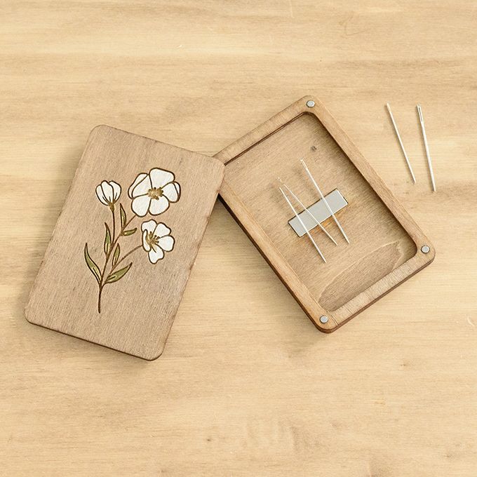 Caja de madera posa agujas de Arorua