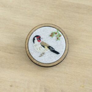 Broche Jilguero Bordado a Mano