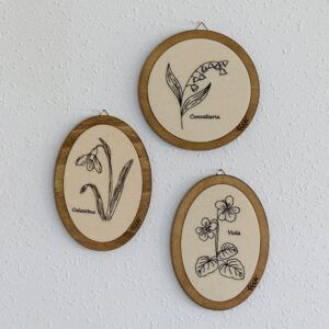 Marco madera realizado de forma artesanal para enmarcar bordados de Arorua