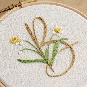 Inicial B floral tutorial bordado