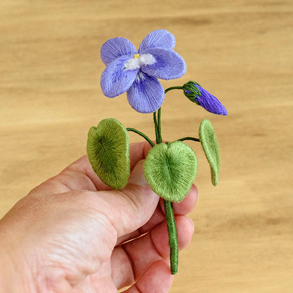 Tutorial para aprender a bordar una Violeta en 3D de Arorua