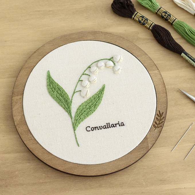 Patrón y tutorial de bordado gratuito Lirio del Valle con relieve y textura